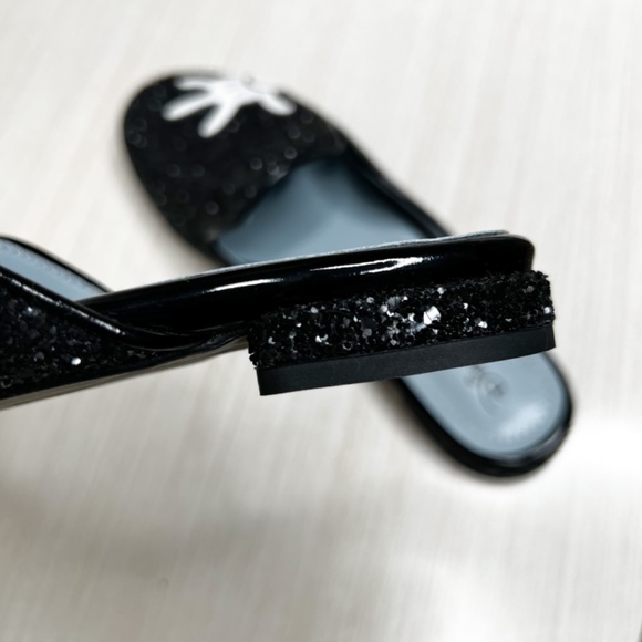 Chiara Ferragni x Disney Minne Mouse Glitter Mules - Picture 5 of 11